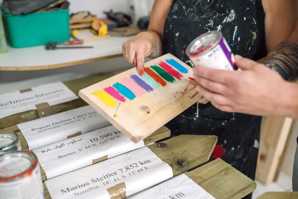 Holzwegweiser - Farbauswahl - Über uns - Magdalena und Sandro aus Sonsbeck