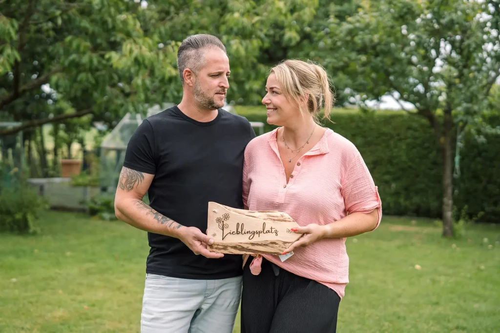 Holzwegweiser - Über uns - Magdalena und Sandro aus Sonsbeck